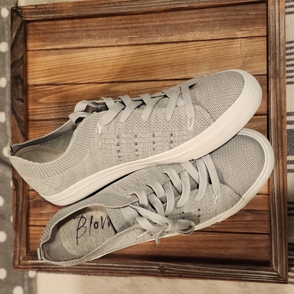 New! Blowfish sneakers - Picture 2 of 8